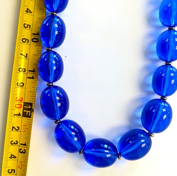 Beautiful Vintage MONET Blue Lucite Necklace Like New - Picture 9 of 10